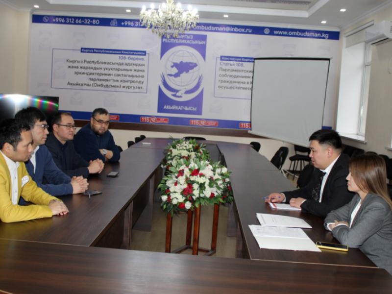 Викрам Рузахунов КР Акыйкатчы аппаратынын жетекчисине кыйноого алынганы тууралуу кеңири айтып берди