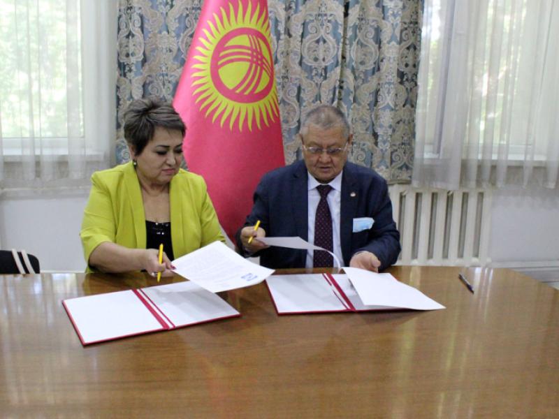 КР Акыйкатчысы жана “МКЮЖ өнүктүрүү үчүн ӨЭУ улуттук тармагы” адам укуктары жана эркиндиктери чөйрөсүндө кызматташуу жөнүндө меморандумга кол коюшту