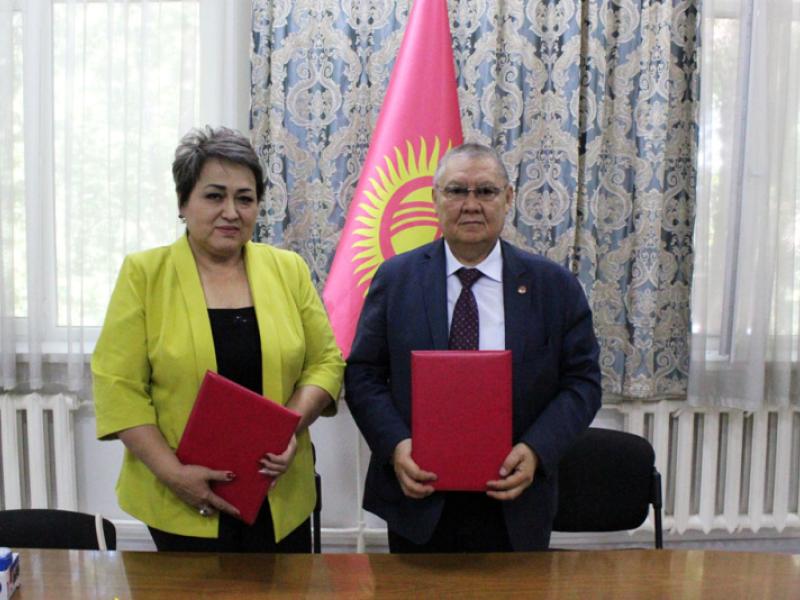 КР Акыйкатчысы жана “МКЮЖ өнүктүрүү үчүн ӨЭУ улуттук тармагы” адам укуктары жана эркиндиктери чөйрөсүндө кызматташуу жөнүндө меморандумга кол коюшту