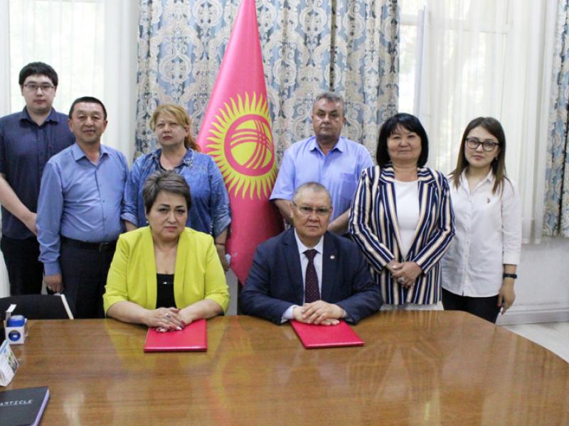 КР Акыйкатчысы жана “МКЮЖ өнүктүрүү үчүн ӨЭУ улуттук тармагы” адам укуктары жана эркиндиктери чөйрөсүндө кызматташуу жөнүндө меморандумга кол коюшту