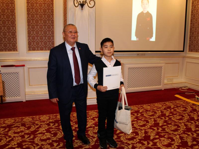 Кыргыз Республикасынын Акыйкатчысынын дарегине ыраазычылык каттары келип түшүүдө