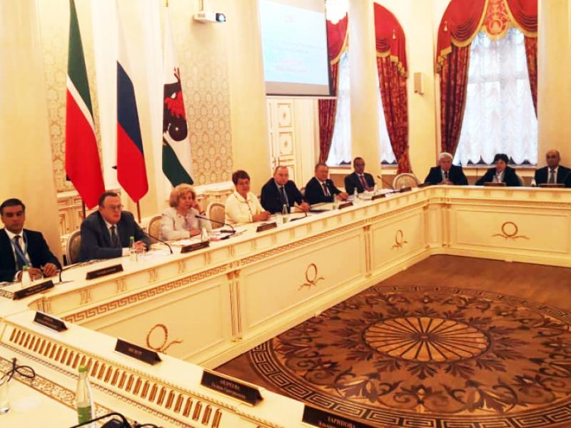 КР Акыйкатчысы Токон Мамытов РФнын Казань шаарында өткөн Омбудсмендердин эл аралык конференциясында баяндама менен чыгып сүйлөдү