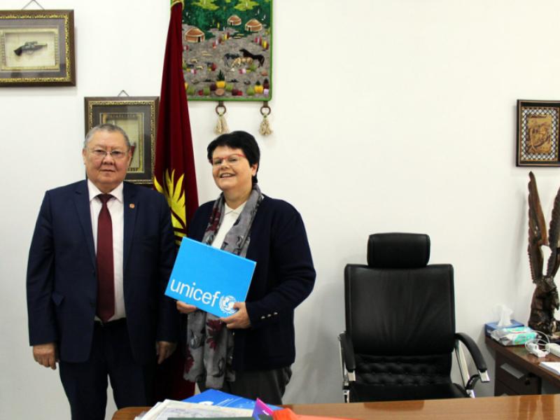 Токон Мамытов ЮНИСЕФтин өкүлдөрү менен жолугушту