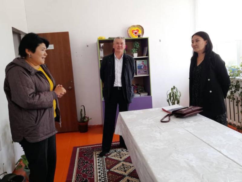 “Укук кербени” долбоорунун катышуучулары "Аруу тилек" кризистик борборуна барышты