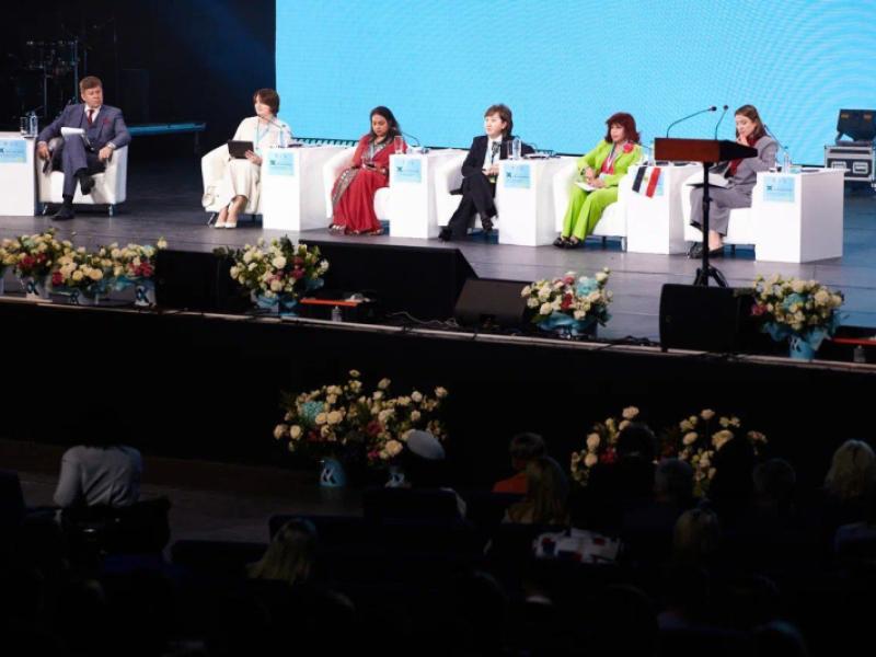  Акыйкатчы выступила в Екатеринбурге  на III Международном женском форуме 