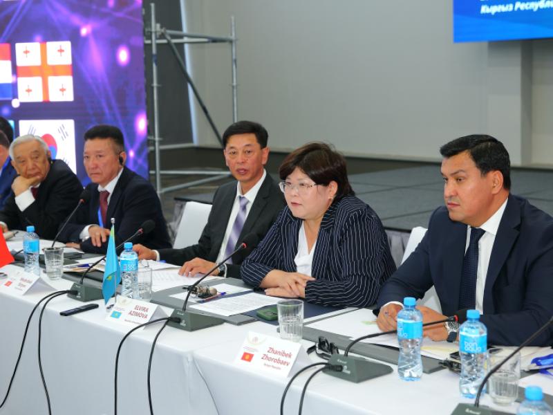 Жанибек Жоробаев Конституциялык соттун 35 жылдыгына арналган эл аралык конференцияга катышты