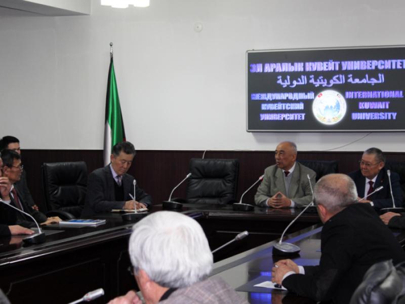 Акыйкатчы Токон Мамытов Эл аралык Кувейт университетинин студенттерине лекция окуду жана анын жетекчилиги менен кызматташуу жөнүндө меморандумга кол койду