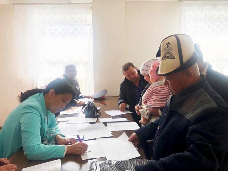 Омбудсмен обращает внимание госорганов на  проблемы афганских кыргызов: безработица, безграмотность, слабая адаптация