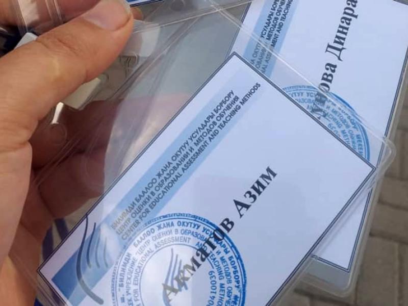 Акыйкатчы аппаратынын кызматкерлери бүтүрүүчүлөрдүн республикалык тестирлөөсүнө көзөмөл жүргүзүүгө киришишти