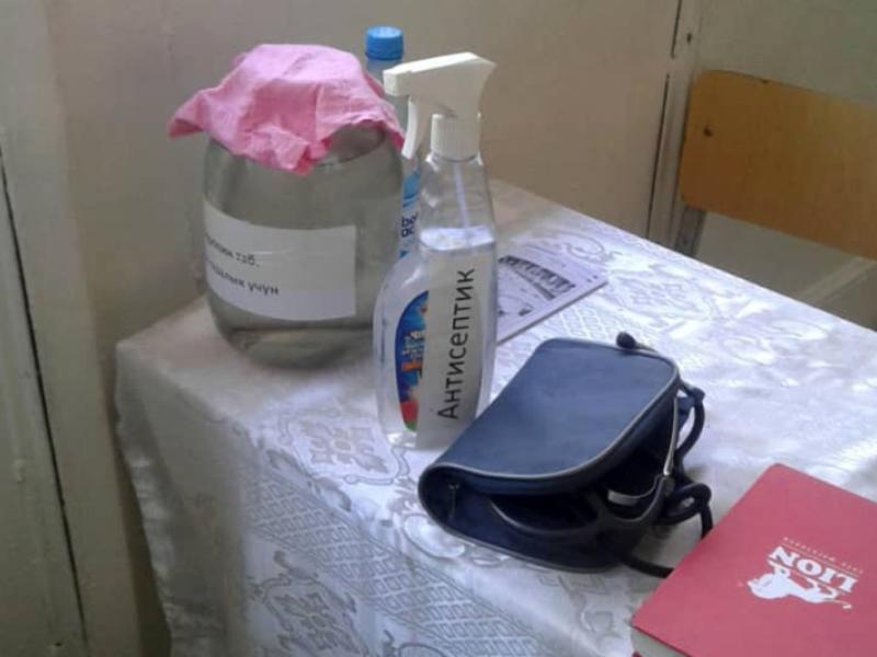 Акыйкатчы аппаратынын кызматкерлери бүтүрүүчүлөрдүн республикалык тестирлөөсүнө көзөмөл жүргүзүүгө киришишти