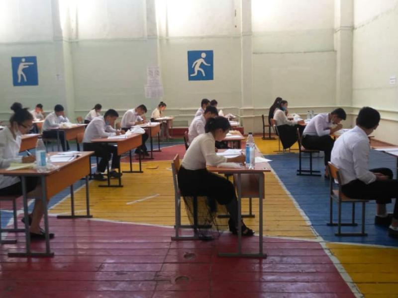 Акыйкатчы аппаратынын кызматкерлери бүтүрүүчүлөрдүн республикалык тестирлөөсүнө көзөмөл жүргүзүүгө киришишти