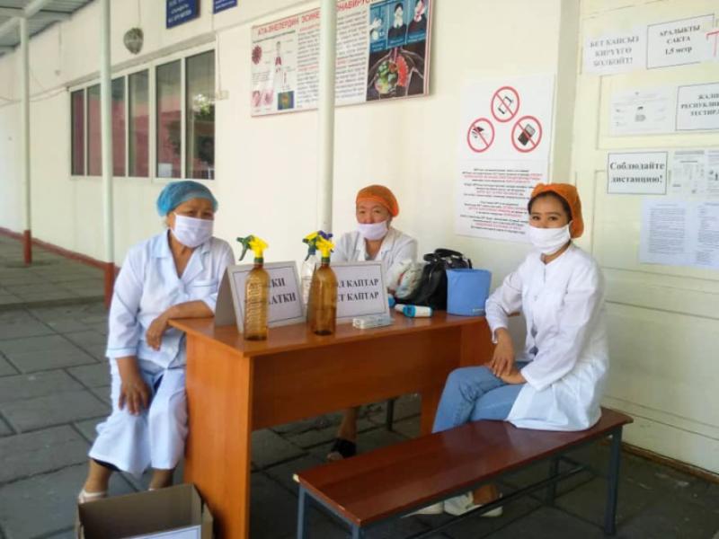 Акыйкатчы аппаратынын кызматкерлери бүтүрүүчүлөрдүн республикалык тестирлөөсүнө көзөмөл жүргүзүүгө киришишти