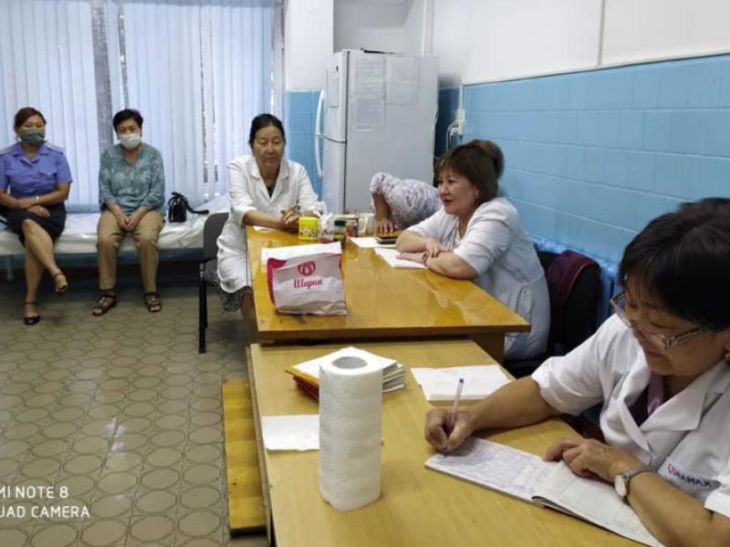 Акыйкатчы аппаратынын кызматкерлери бүтүрүүчүлөрдүн республикалык тестирлөөсүнө көзөмөл жүргүзүүгө киришишти