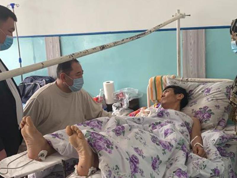 Акыйкатчы институтунун жана Кыйноолорду алдын алуу боюнча улуттук борборунун укук коргоочулары Чолпонбек Сыдыковдун абалын билүүгө барышты 