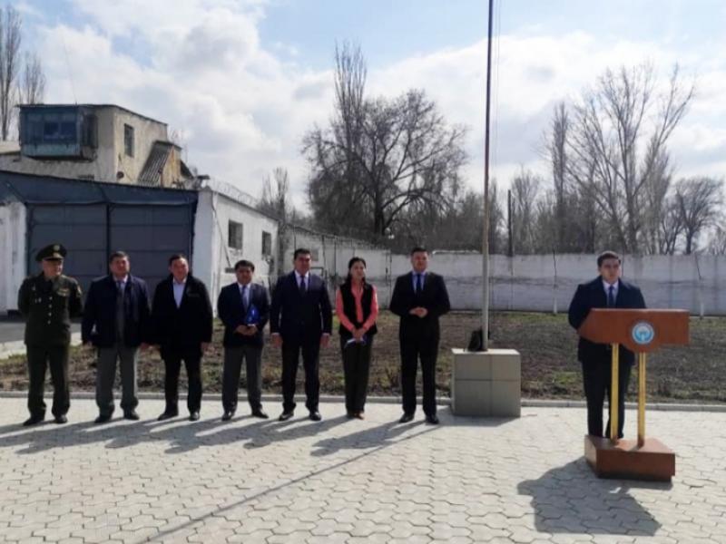 Акыйкатчы Атыр Абдрахматова 14 жашка чейинки балдары бар аялдарга жаза мөөнөтүн өтөөнү жылдырууну сунуштайт