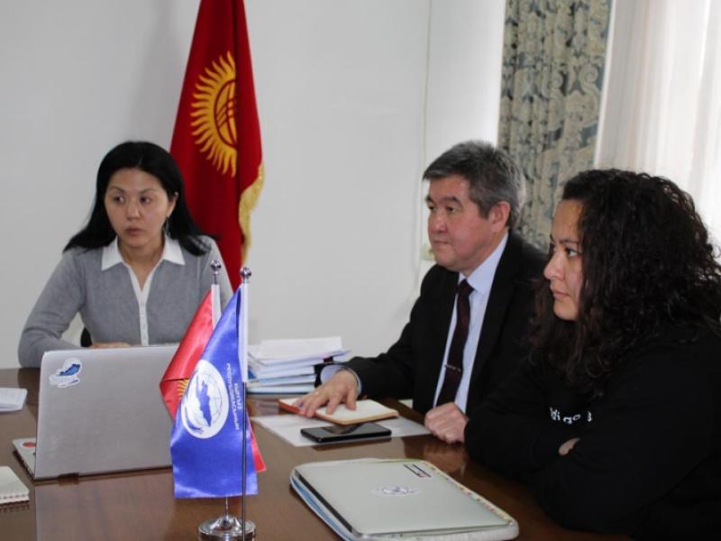 Акыйкатчы жана жарандык коом уюмдары Кыргызстандагы теңчилик жана басмырлабоо маселелерин талкуулашты