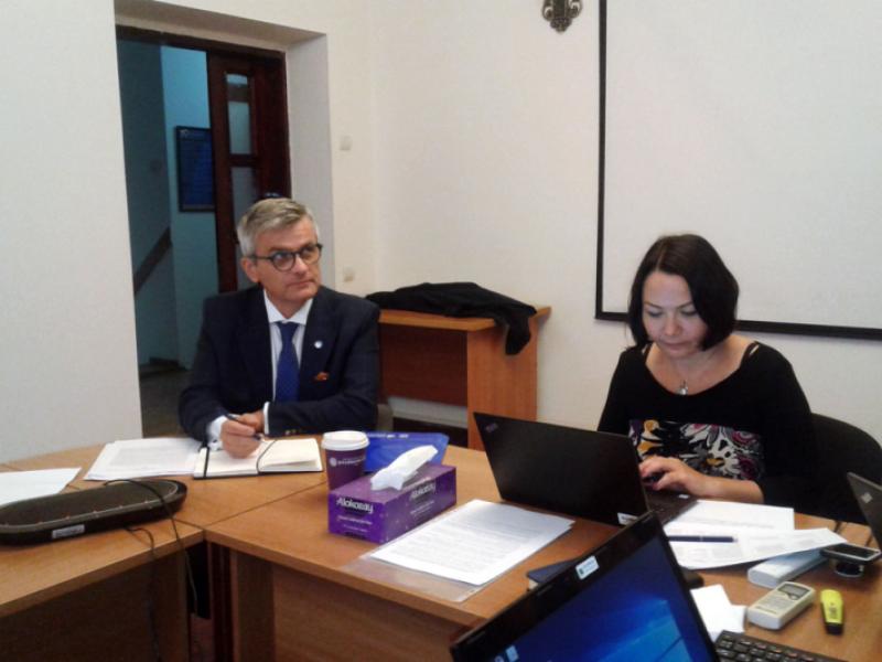 Токон Мамытов Борбордук Азия Омбудсмендеринин онлайн конференциясына катышты