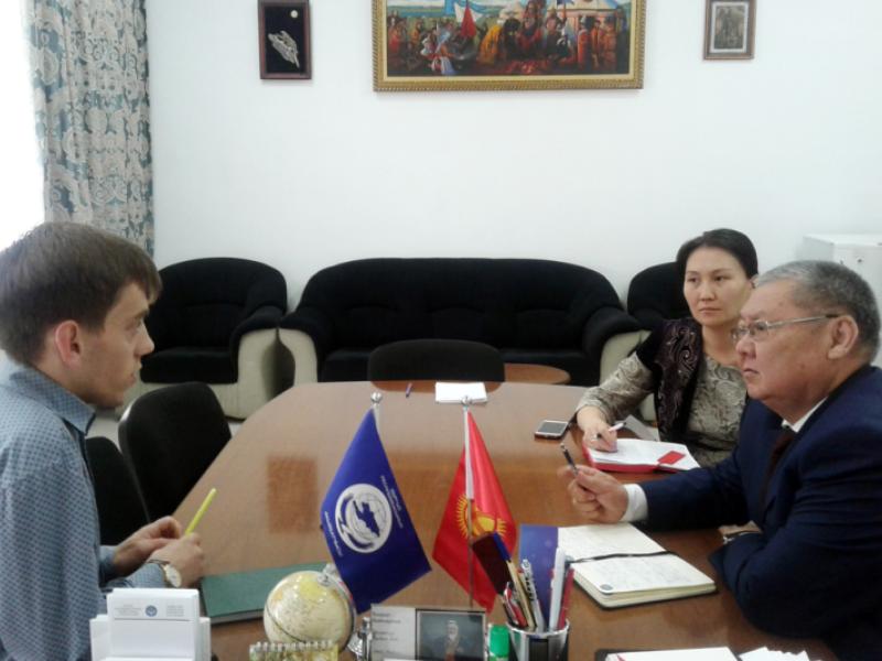 Акыйкатчы «Жетим балдардын укугун коргоо» коомдук фондунун директору менен жолугушту