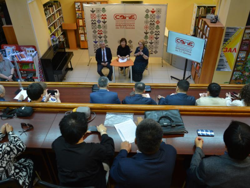 Акыйкатчы встретилась с кыргызстанцами в Екатеринбурге