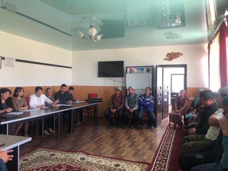 Этникалык кыргыздар Акыйкатчыга балдарына жөлөк пул берилбей жатканын айтышты