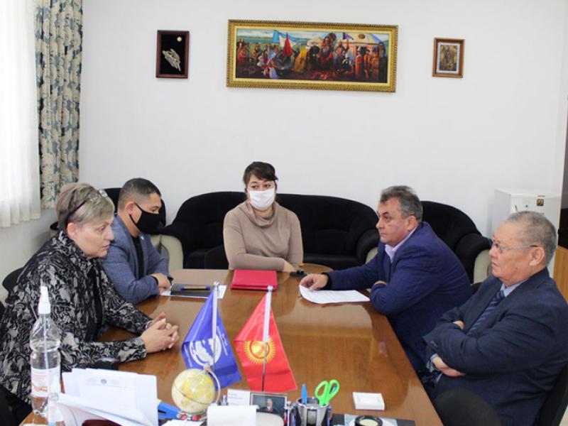 Токон Мамытов подписал меморандум о сотрудничестве с АГС «Наше Право»