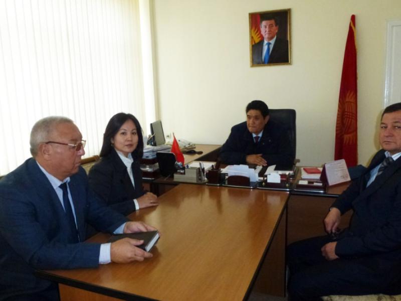 Бир айлыктын алкагында Ош мамлекеттик юридикалык институтундагы жолугушуу