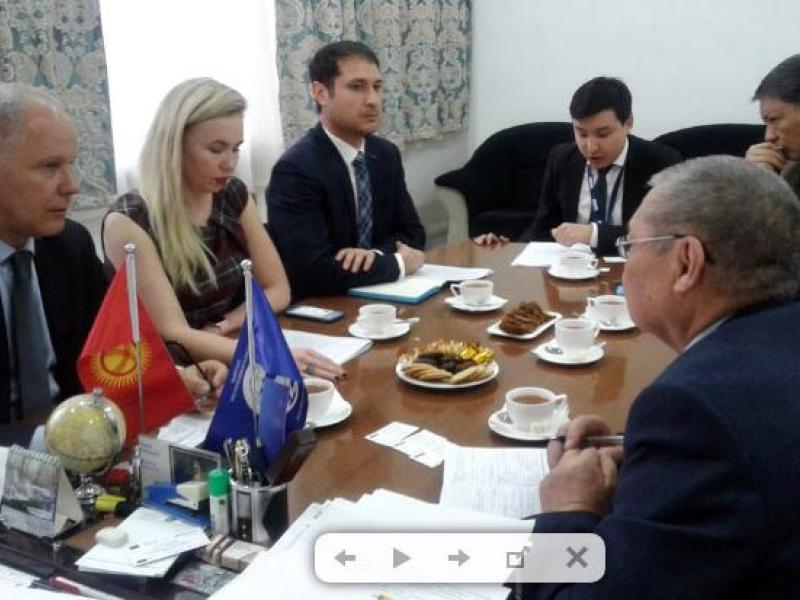 Токон Мамытов ЕККУнун Бишкектеги программалык офисинин мыйзам үстөмдүгү маселелери боюнча Кеңешчисин Ардак грамота менен сыйлады