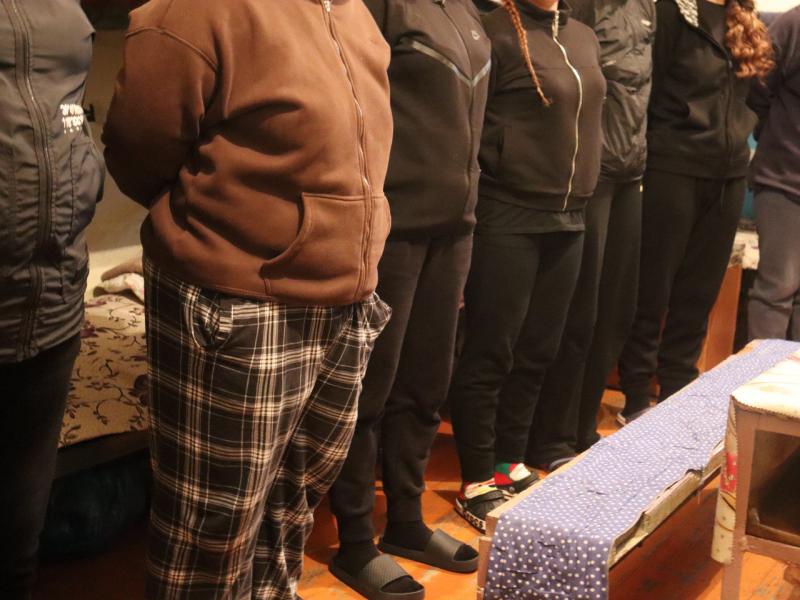 Акыйкатчы Жамиля Жаманбаева Бишкектеги Тергөө абагына барды