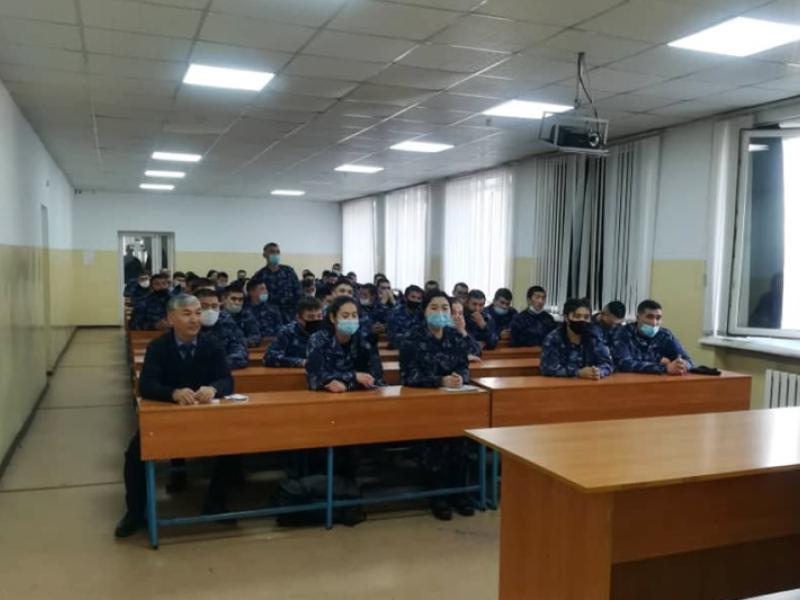 Республикалык окуу борборунун угуучуларына адам укуктары боюнча лекция