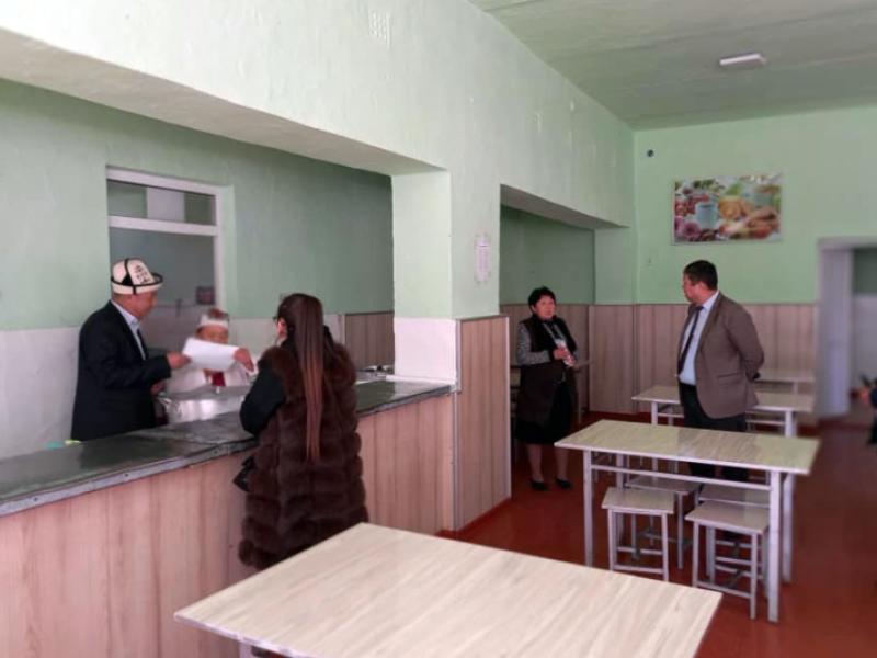 “Укук кербени” долбоорунун катышуучулары Кара-Суу  районунун тургундары менен жолугушту