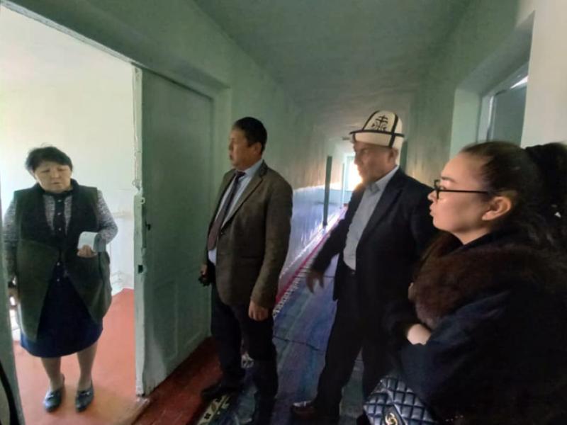 “Укук кербени” долбоорунун катышуучулары Кара-Суу  районунун тургундары менен жолугушту