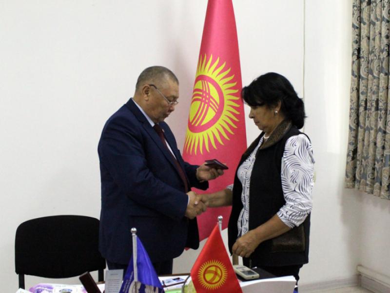 Токон Мамытов КР Акыйкатчысынын штаттан тышкары аймактык жардамчыларынын тизмесин кеңейтти