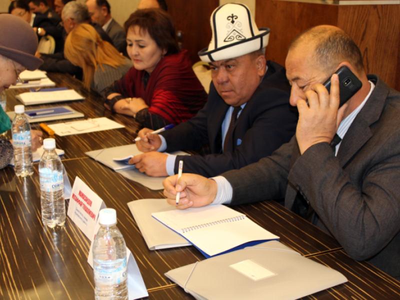 Ош шаарында “Баланын укуктары жөнүндө эл аралык конвенциянын кабыл алынгандыгынын 30 жылдыгына карата тегерек стол өтүп жатат