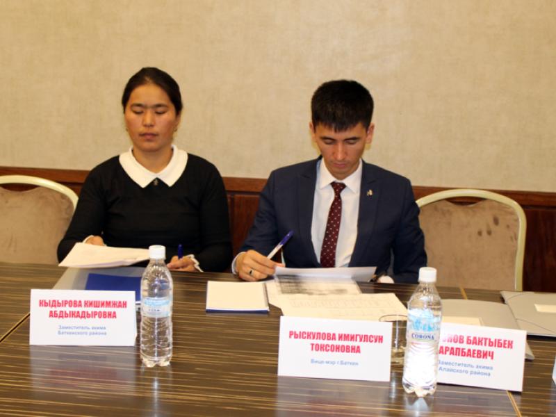 Ош шаарында “Баланын укуктары жөнүндө эл аралык конвенциянын кабыл алынгандыгынын 30 жылдыгына карата тегерек стол өтүп жатат