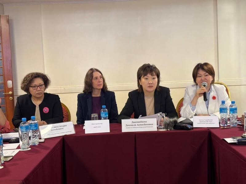 Акыйкатчы кылмыштын курмандыгы болгон балдардын укуктарын талдаган жыйынга катышты