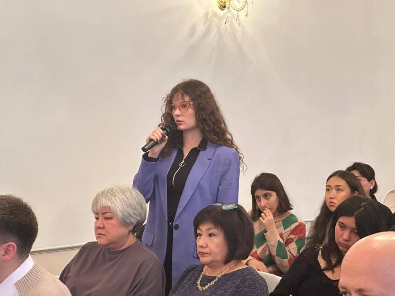 Заместитель Акыйкатчы Айчурок Назаралиева встретилась с мигрантами в Москве