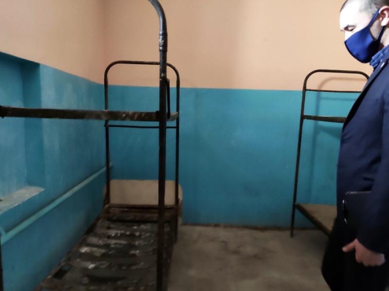 КР Акыйкатчы аппаратынын кызматкерлери убактылуу кармоочу жайды жана кабыл алып-бөлүштүрүү жайына мониторинг жүргүзүштү