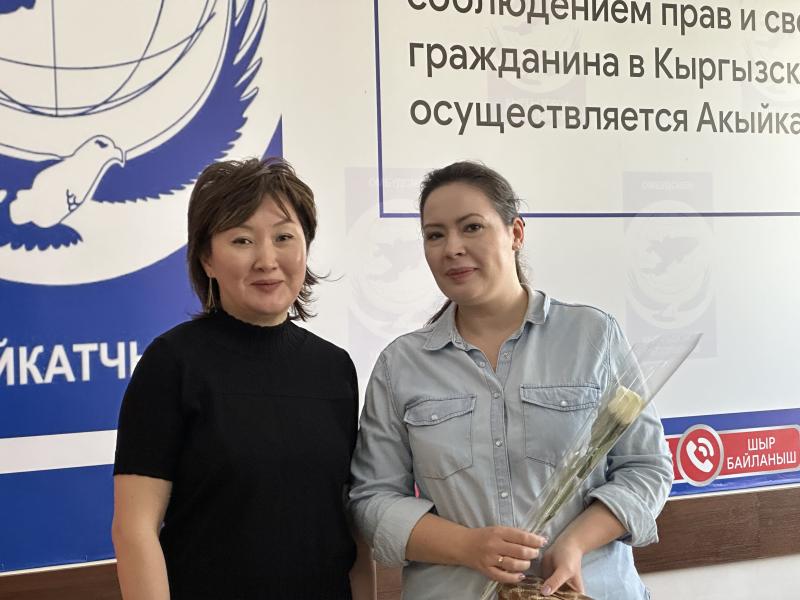 Акыйкатчы Джамиля Джаманбаева поздравляет журналистов с Днем информации и печати