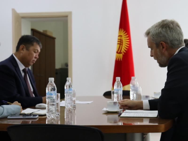 Акыйкатчынны орун басары АКШ Миссия башчысынын орун басары менен жолукту