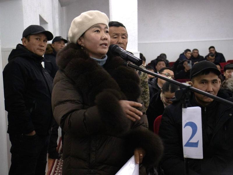 Нарындын тургундары Акыйкатчыдан Ат-Башы районуна чек ара аймагы статусун алууга көмөктөшүүнү суранышты