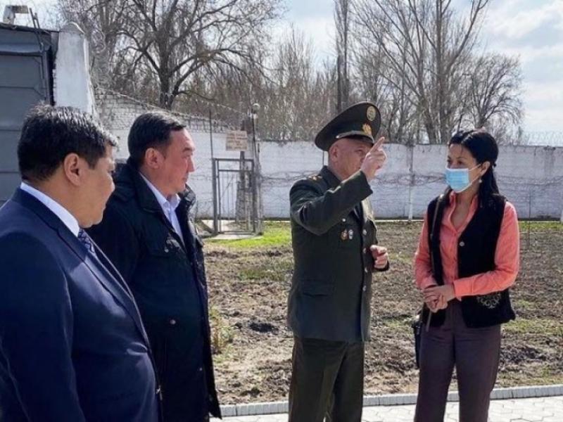 Акыйкатчы Атыр Абдрахматова 14 жашка чейинки балдары бар аялдарга жаза мөөнөтүн өтөөнү жылдырууну сунуштайт