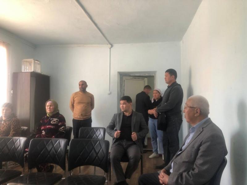 Этникалык кыргыздар Акыйкатчыга балдарына жөлөк пул берилбей жатканын айтышты