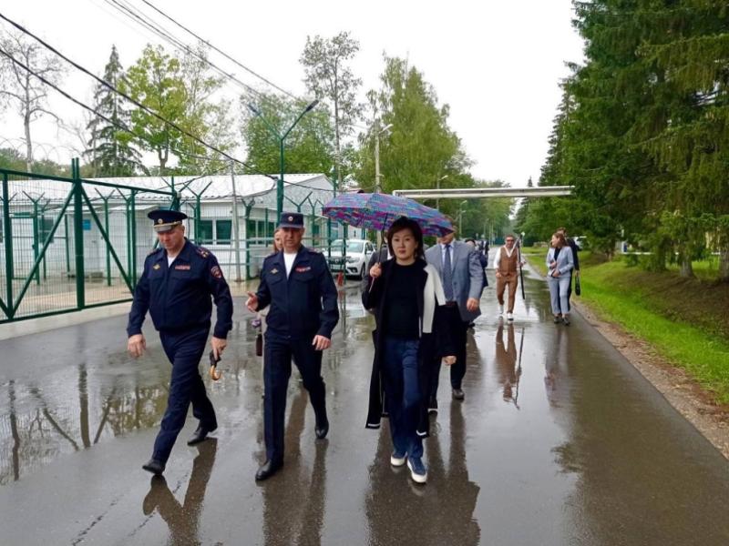 Омбудсмен КР посетила специальное учреждение МВД России в Сахарово, где временно содержатся кыргызстанцы