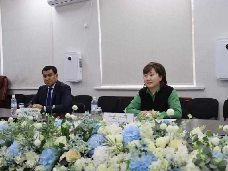 Посол Франции посетил офис Института Акыйкатчы