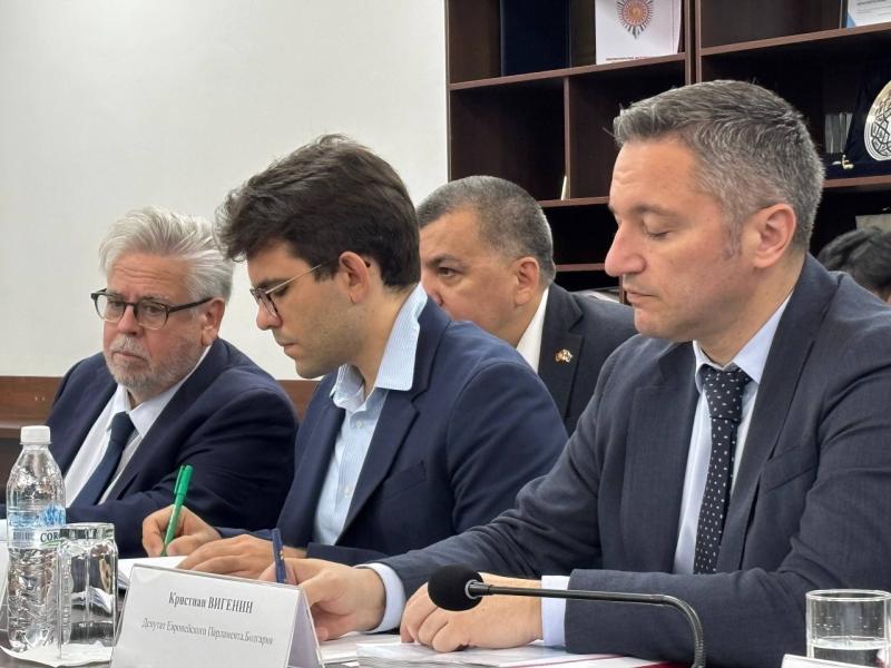 Европа парламентинин депутаттары Акыйкатчы Институтунун кеңсесине келишти