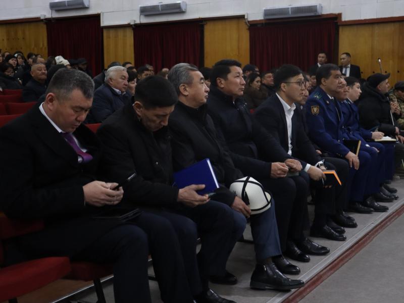 Акыйкатчы Чүй облусунун Токмок шаарында жергиликтүү тургундар менен жолугушту