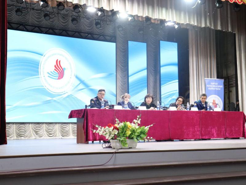 Акыйкатчы Чүй облусунун Токмок шаарында жергиликтүү тургундар менен жолугушту