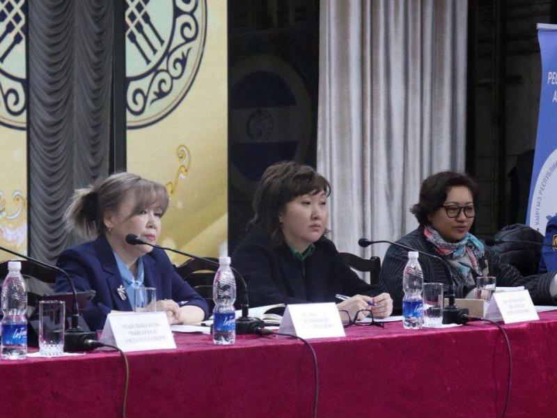 Акыйкатчы Чүй облусунун Токмок шаарында жергиликтүү тургундар менен жолугушту