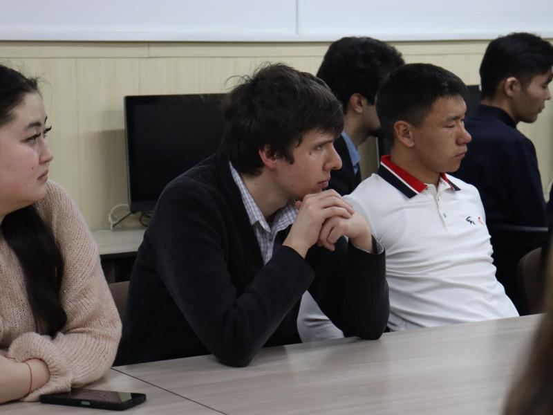 Акыйкатчы Институту менен Кыргыз-Орус Славян университети кызматташуу жөнүндө меморандумга кол койду