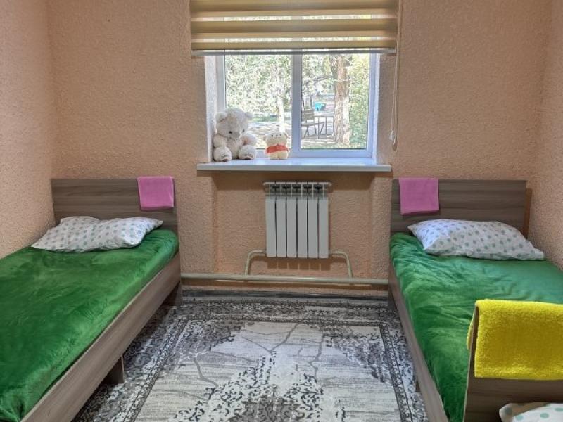 Акыйкатчы Чүй облусундагы балдар үйүнө барды: интернаттын аймагы тосулган эмес, дарыгер жок жана балдар социалдык жөлөкпул алышпайт 